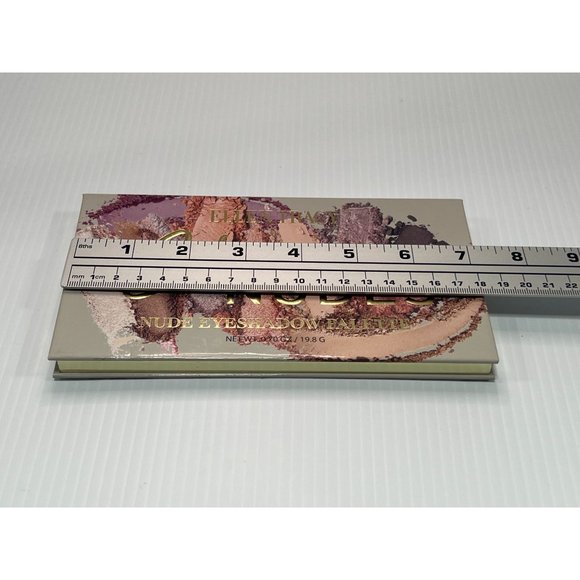 Ellen Tracy - Chic Nudes - Nude Eyeshadow Palette - 18 Colors - Picture 6 of 8